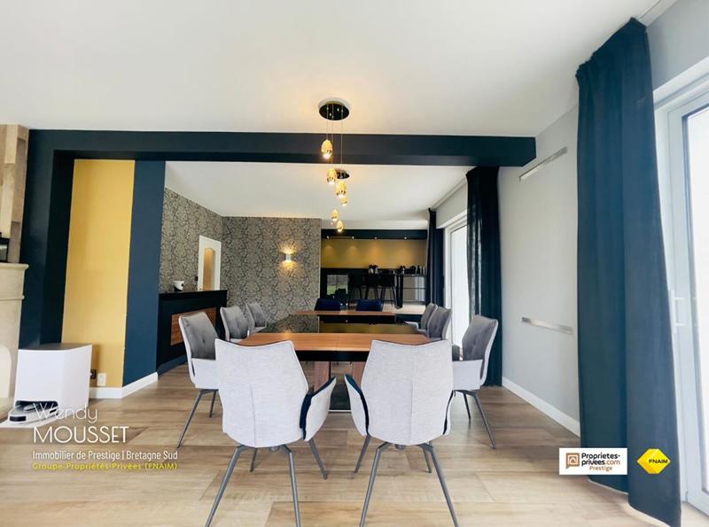 Maison - 285 m² - 8 pièces