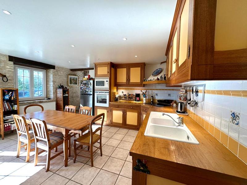 Maison - 345 m² - 13 pièces