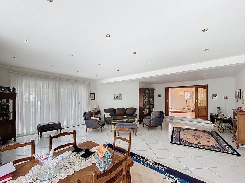 Villa - 272 m² - 6 pièces