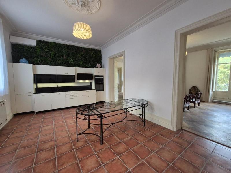 Appartement bourgeois - 330 m² - 10 pièces