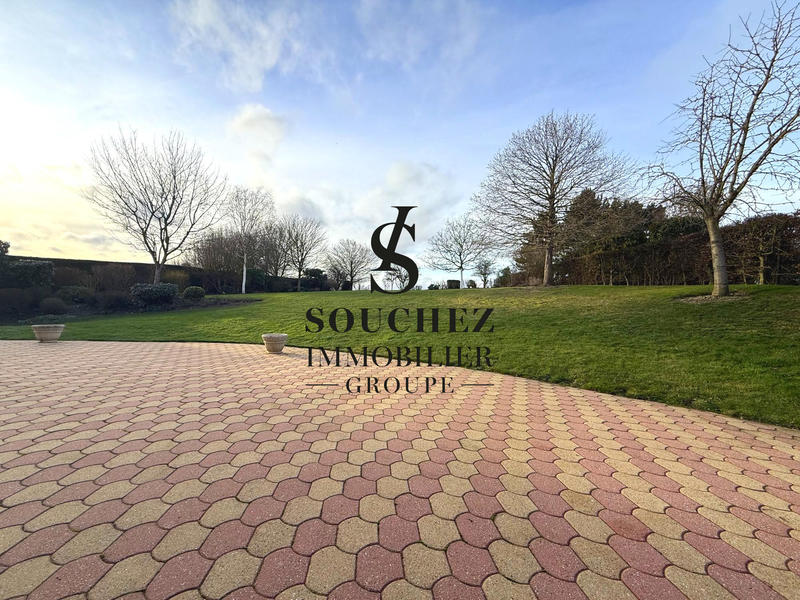 Maison - 202 m² - 7 pièces