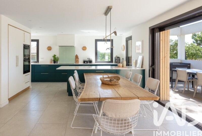 Maison - 290 m² - 8 pièces