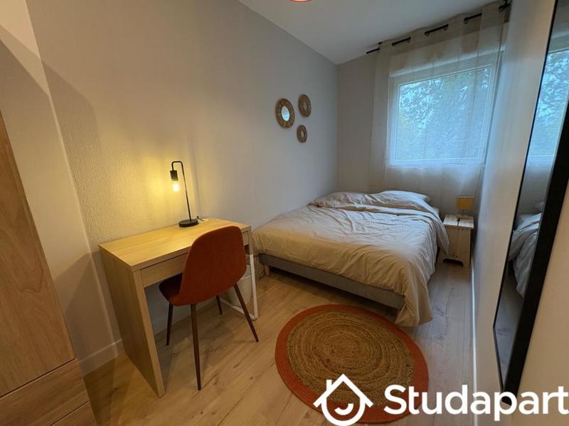 Chambre - 12 m² - 1 pièce