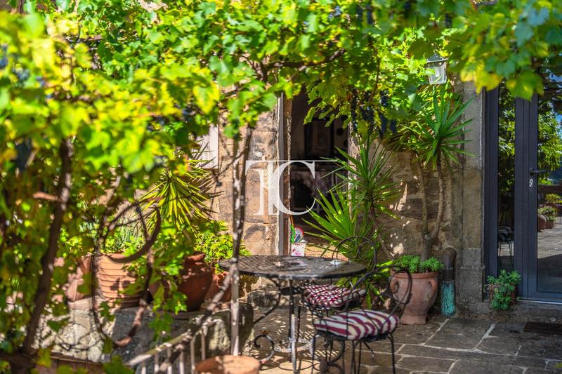 Maison - 350 m² - 11 pièces