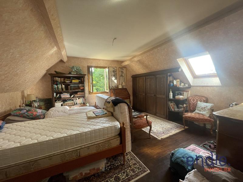 Maison - 230 m² - 10 pièces