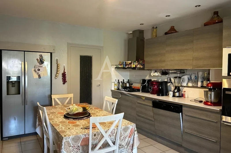 Maison - 268 m² - 11 pièces