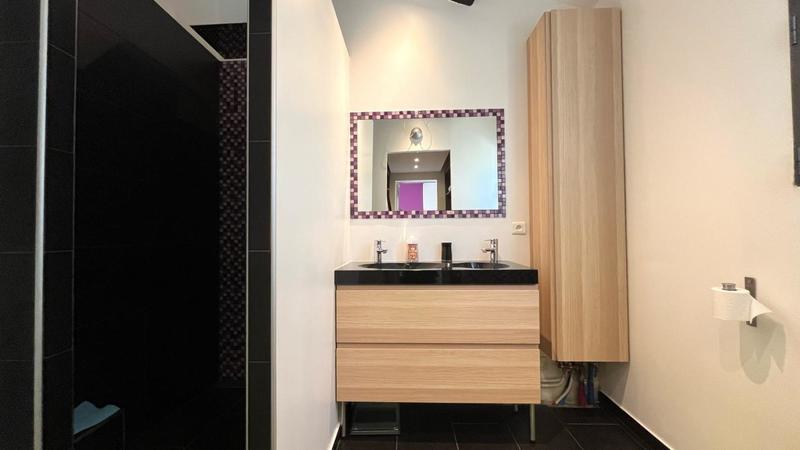 Propriété - 246 m² - 8 pièces