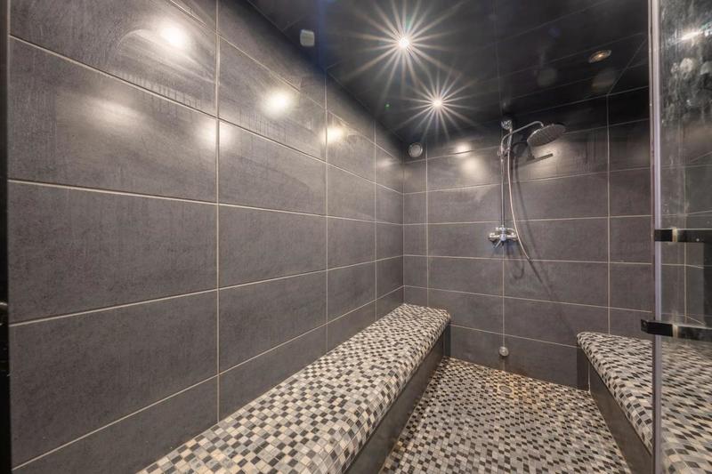 Maison - 200 m² - 6 pièces