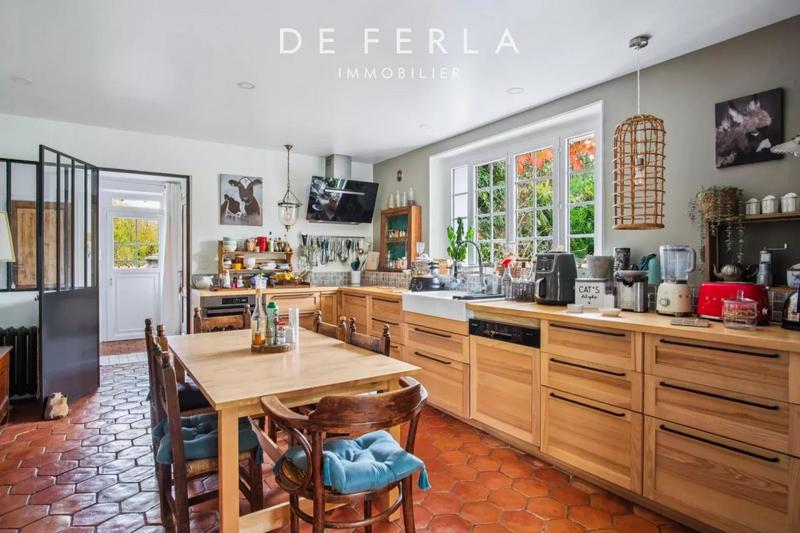 Propriété - 260 m² - 10 pièces