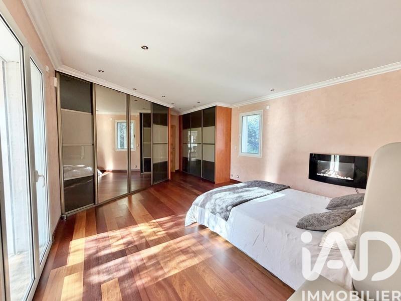 Maison - 300 m² - 5 pièces