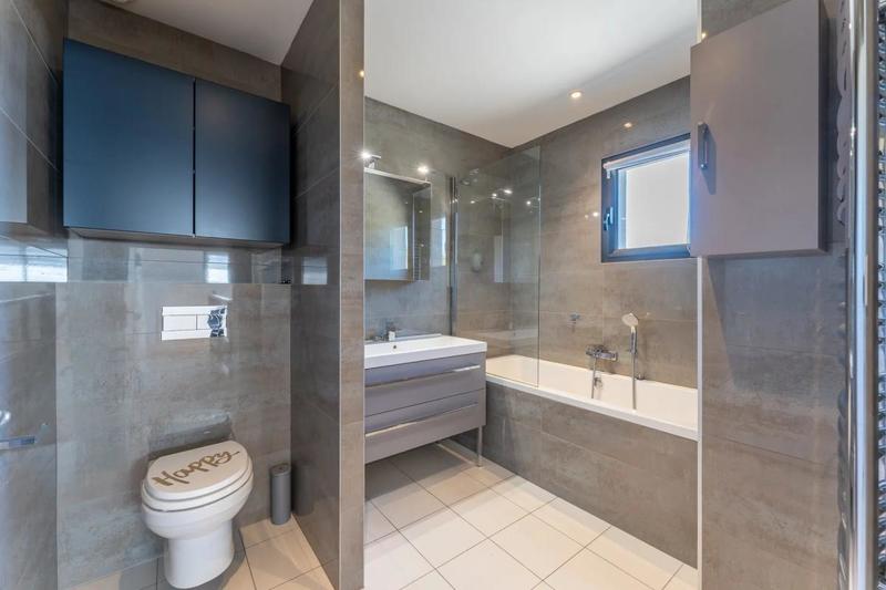 Maison - 180 m² - 7 pièces