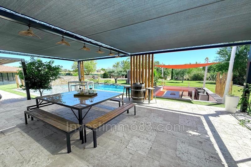 Propriété - 203 m² - 10 pièces