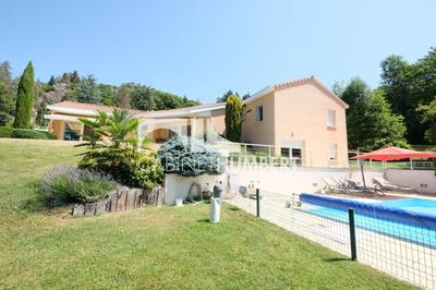 Maison - 220 m² - 7 pièces