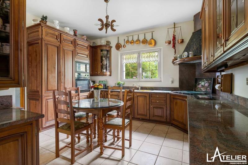 Maison - 210 m² - 5 pièces