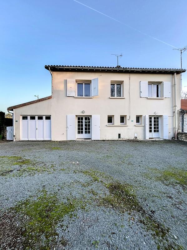 Maison - 212 m² - 7 pièces