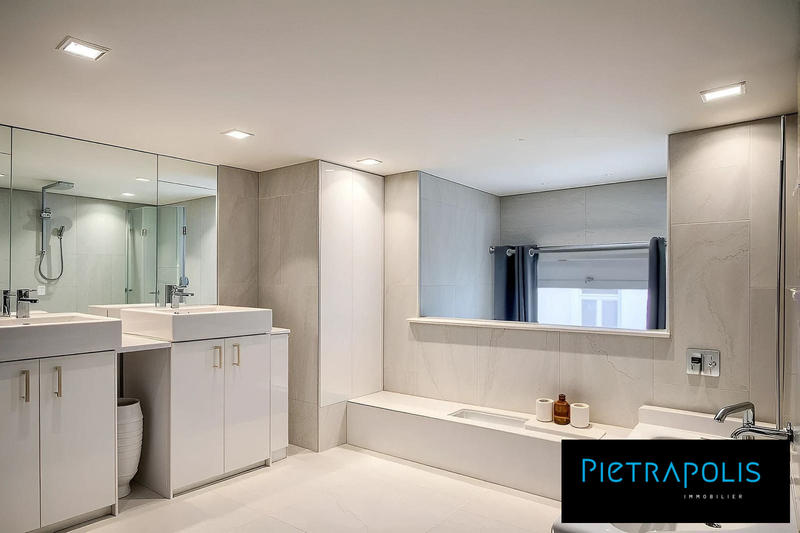 Appartement - 156 m² - 5 pièces