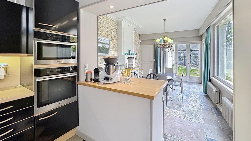 Maison - 348 m² - 11 pièces