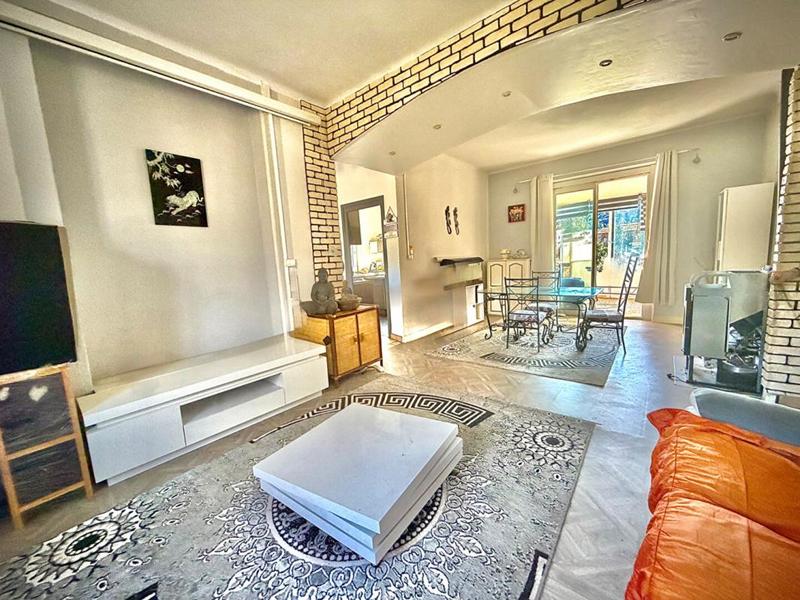 Maison - 198 m² - 7 pièces