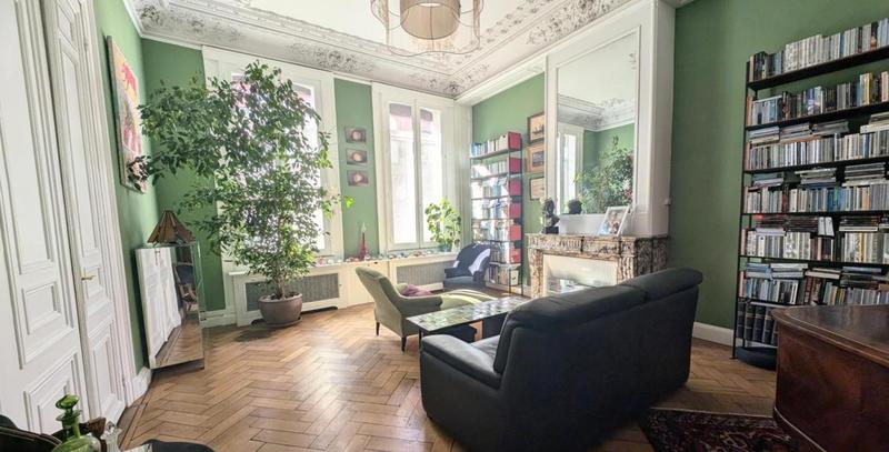 Maison - 340 m² - 8 pièces