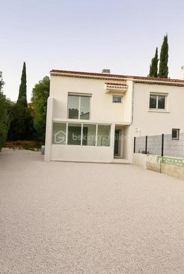 Maison - 99 m² - 4 pièces