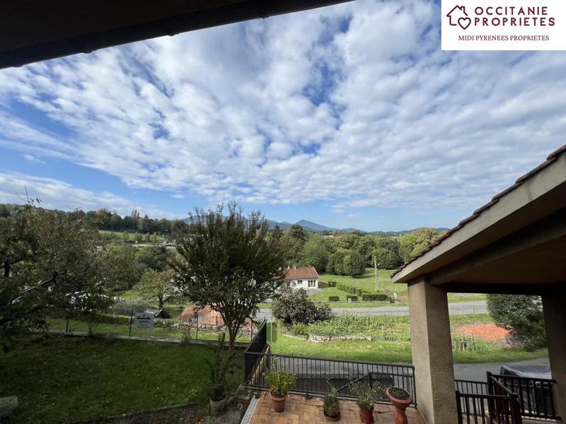 Maison - 221 m² - 8 pièces