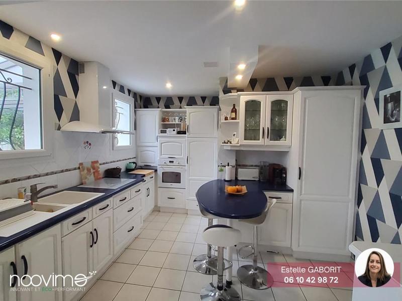 Maison - 200 m² - 9 pièces