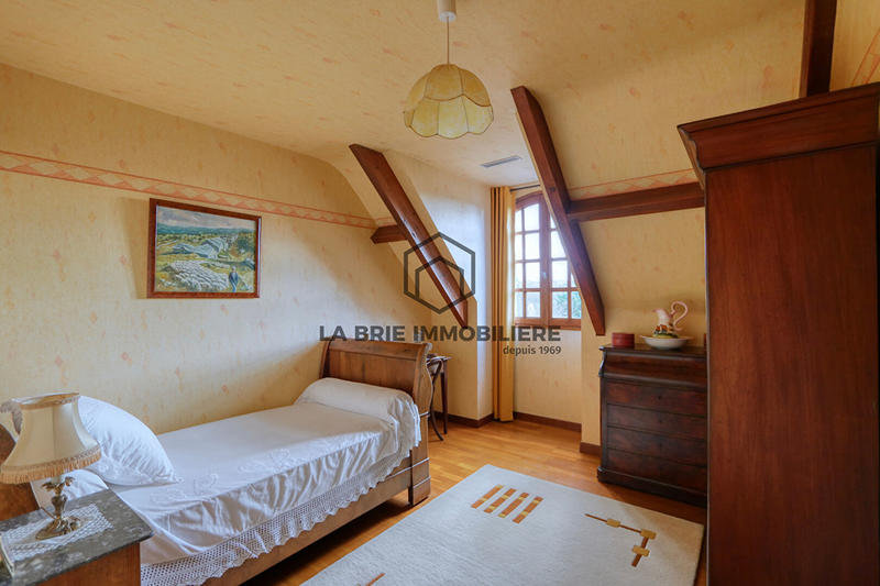 Maison - 161 m² - 7 pièces