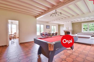 Maison - 256 m² - 6 pièces