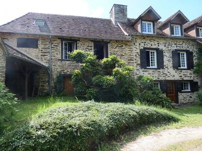 Maison - 440 m² - 16 pièces