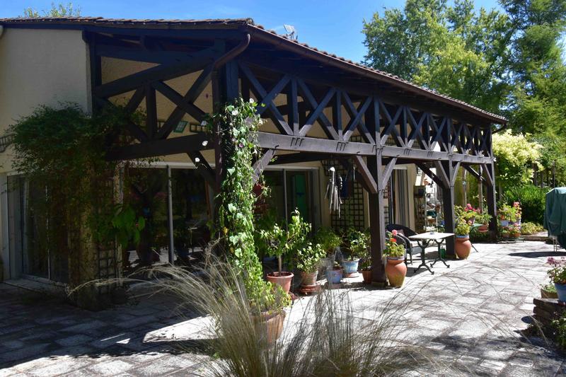 Maison traditionnelle - 202 m² - 8 pièces