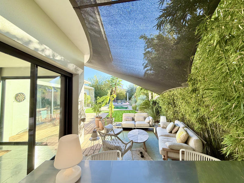 Maison - 240 m² - 6 pièces