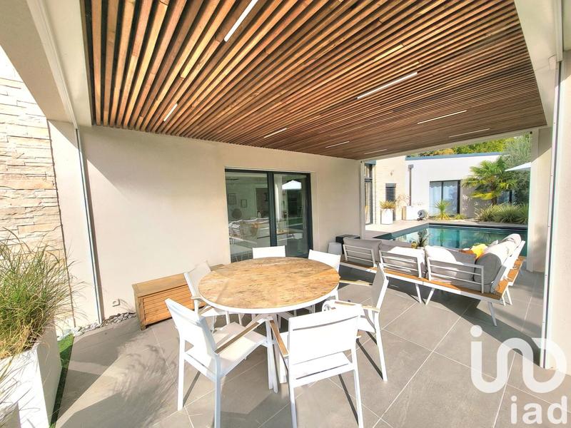 Maison - 265 m² - 9 pièces