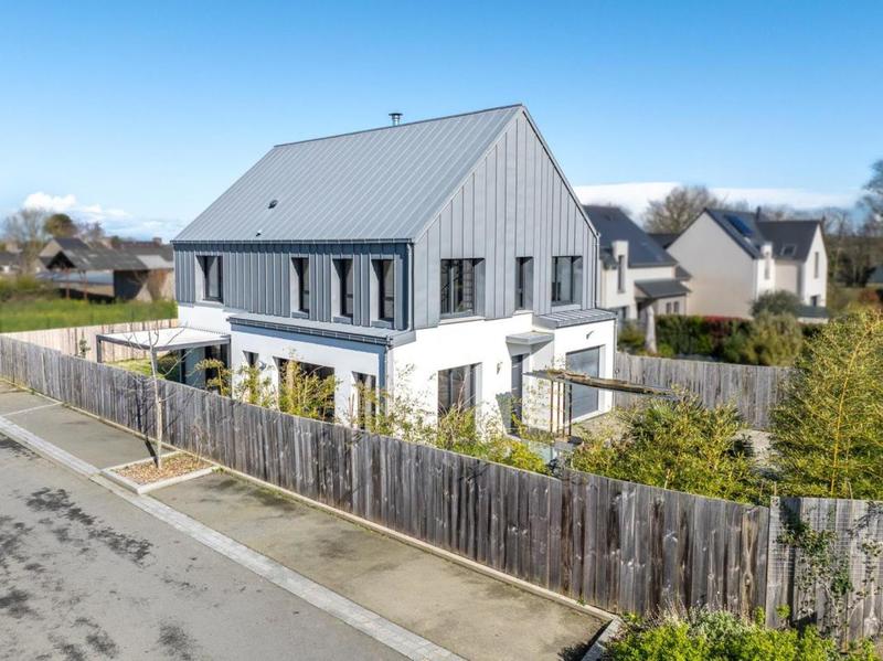 Maison - 200 m² - 7 pièces