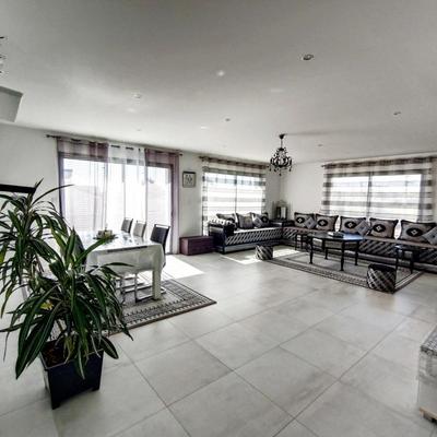 Maison - 131 m² - 8 pièces