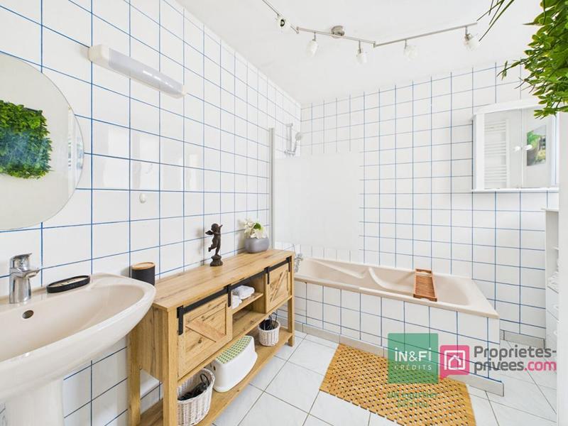 Maison - 220 m² - 8 pièces