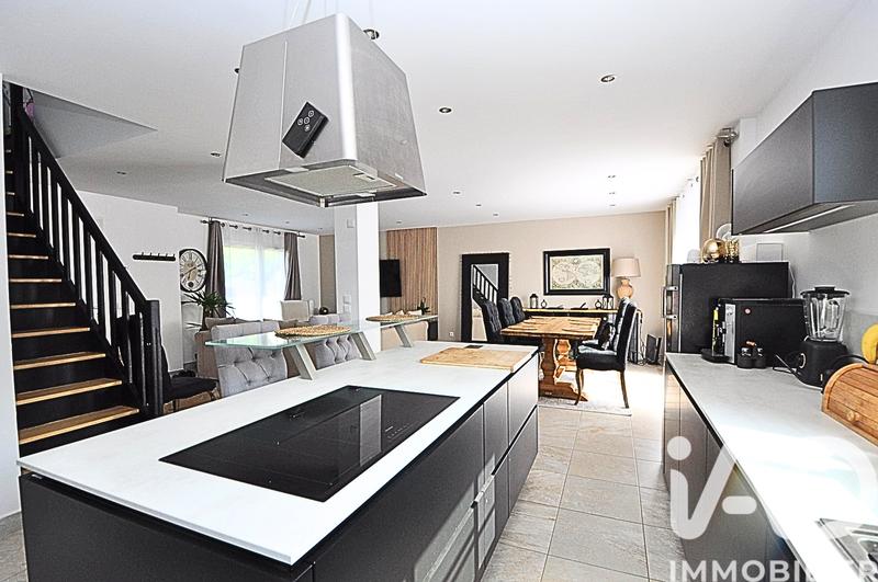 Maison - 141 m² - 6 pièces