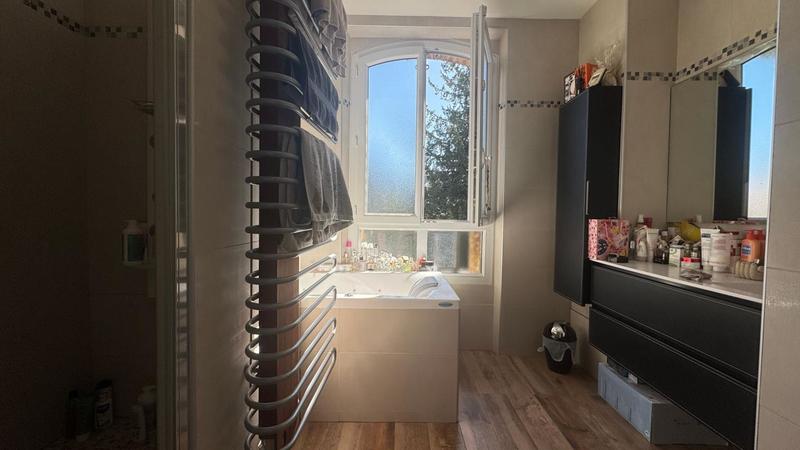 Maison - 203 m² - 6 pièces