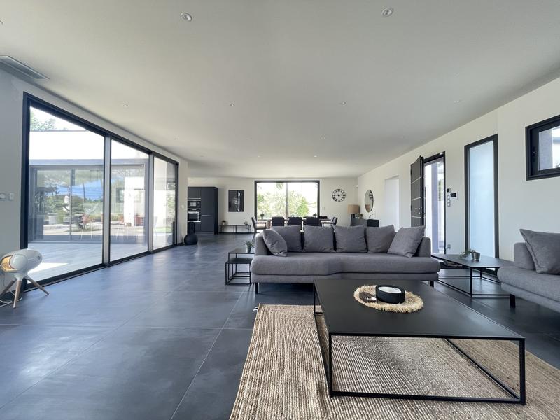 Villa - 260 m² - 8 pièces