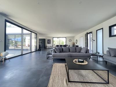 Villa - 260 m² - 8 pièces