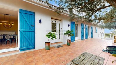 Maison - 260 m² - 9 pièces