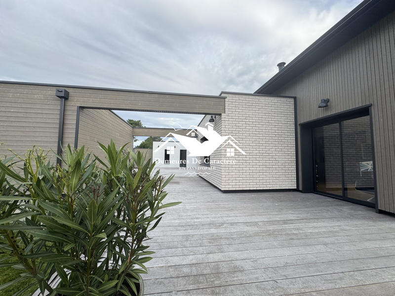 Maison - 210 m² - 6 pièces