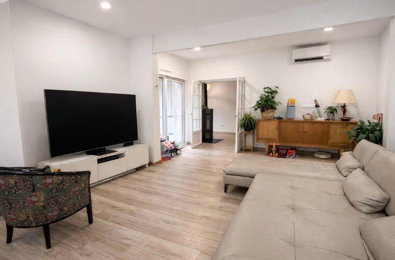 Maison - 214 m² - 7 pièces