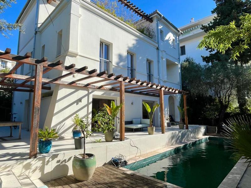 Maison d'architecte - 300 m² - 6 pièces