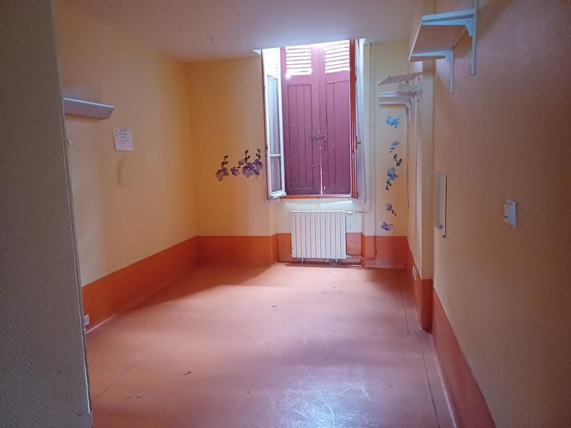 Bastide - 1 706 m² - 50 pièces