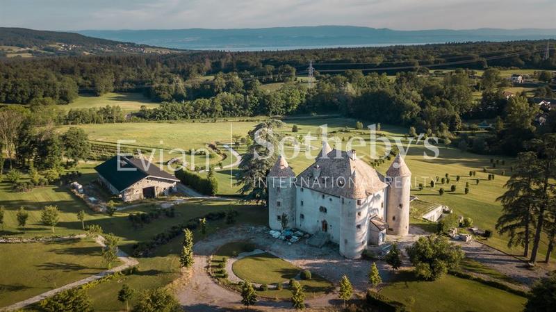 Château - 1 204 m² - 19 pièces