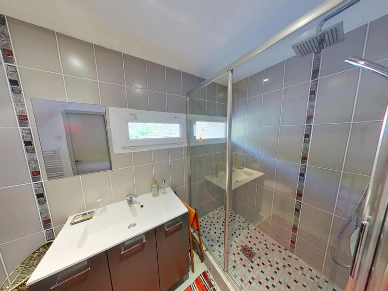 Maison traditionnelle - 248 m² - 7 pièces