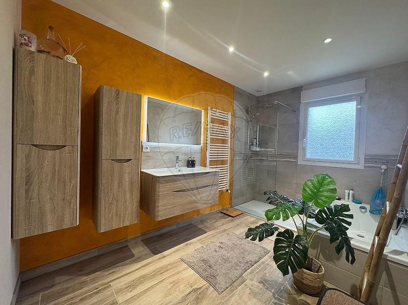 Maison - 104 m² - 4 pièces