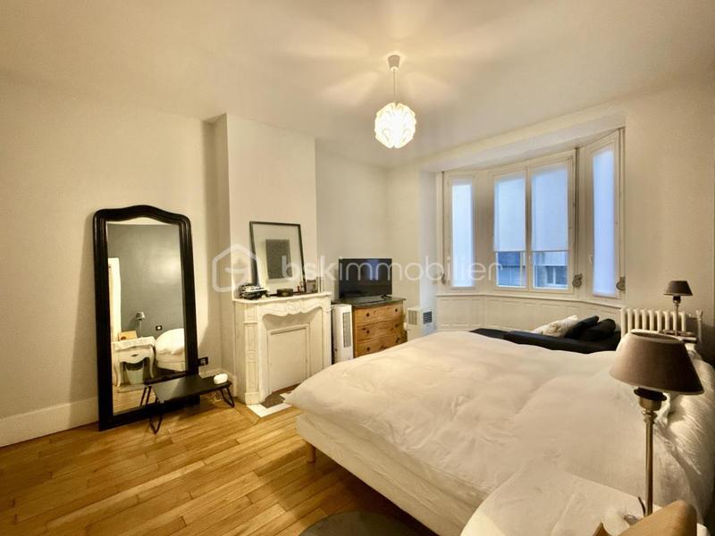 Demeure - 200 m² - 6 pièces