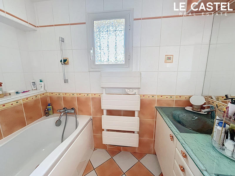 Maison - 212 m² - 9 pièces