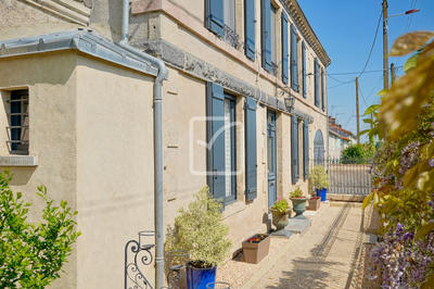 Maison - 310 m² - 12 pièces